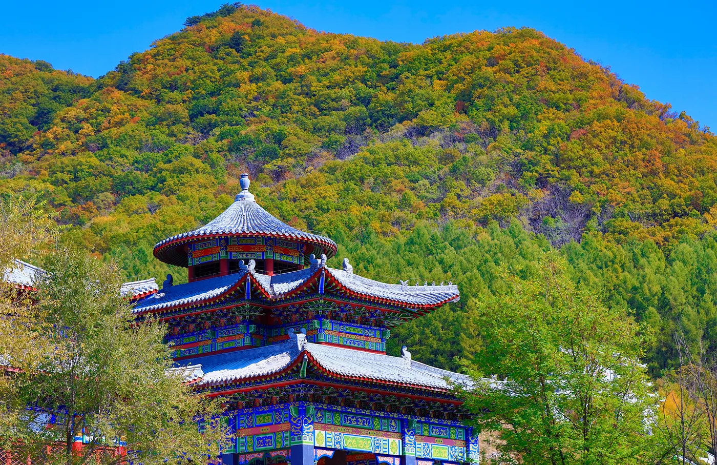 九顶铁刹山实景图片