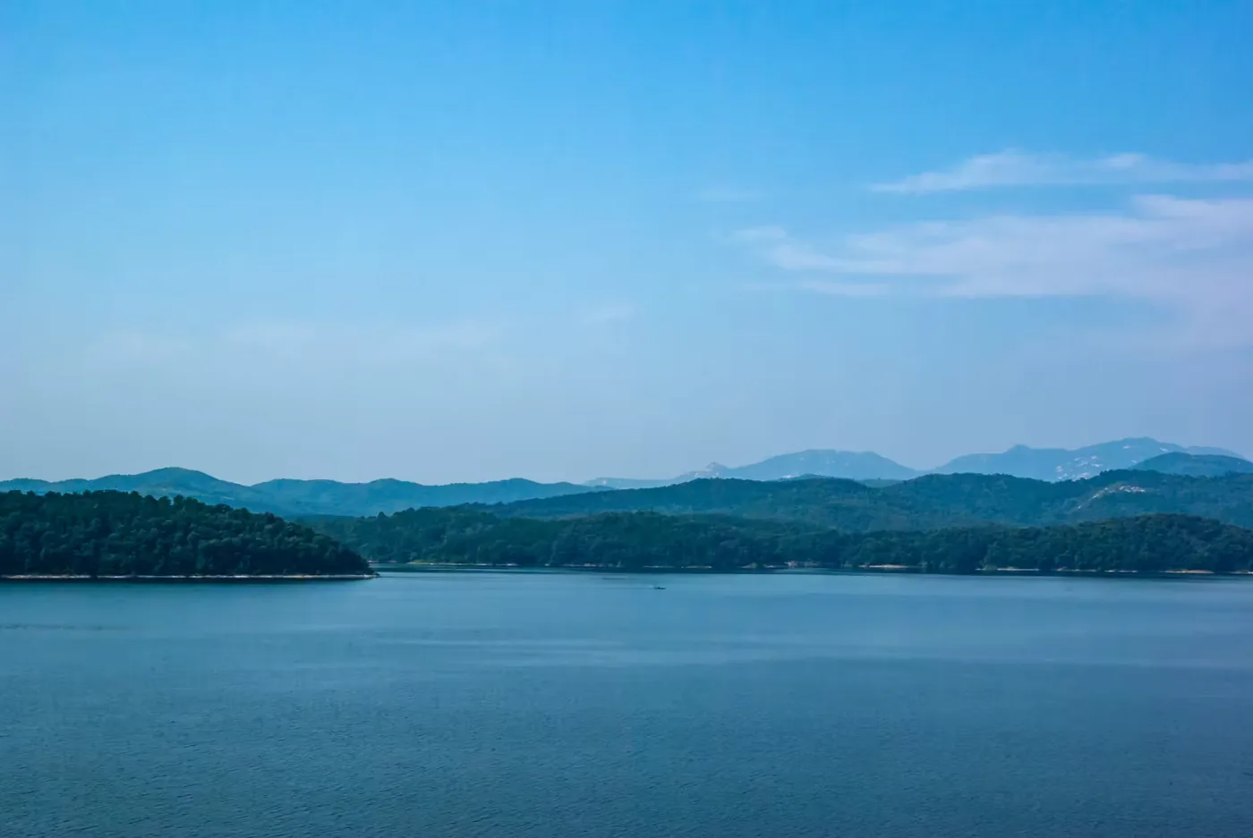 薄山湖实景图片