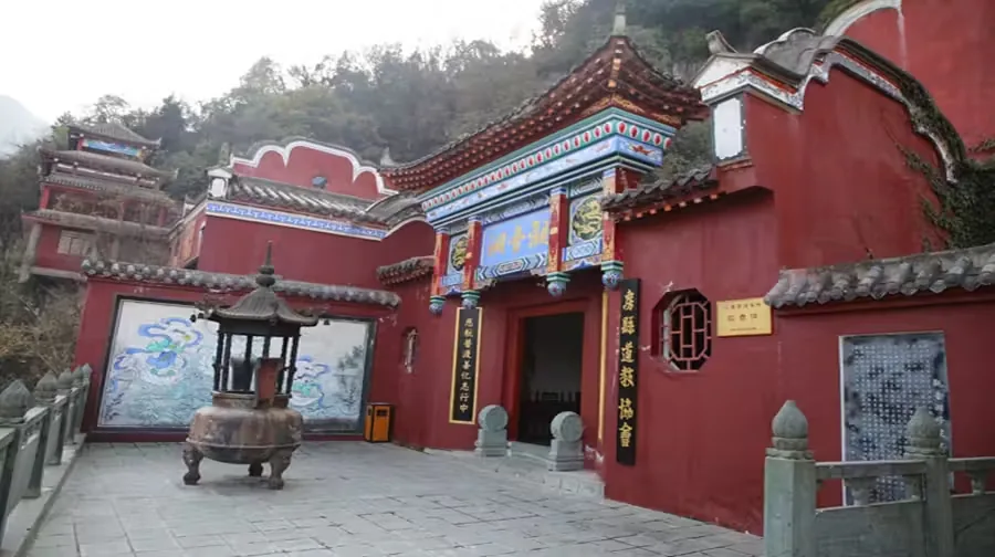 房县观音洞实景图片
