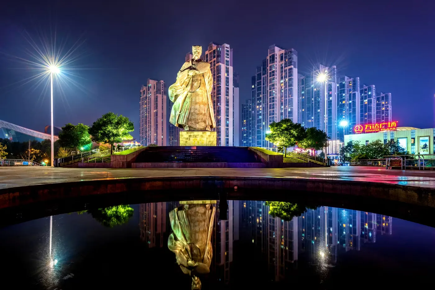 诸葛亮广场实景图片