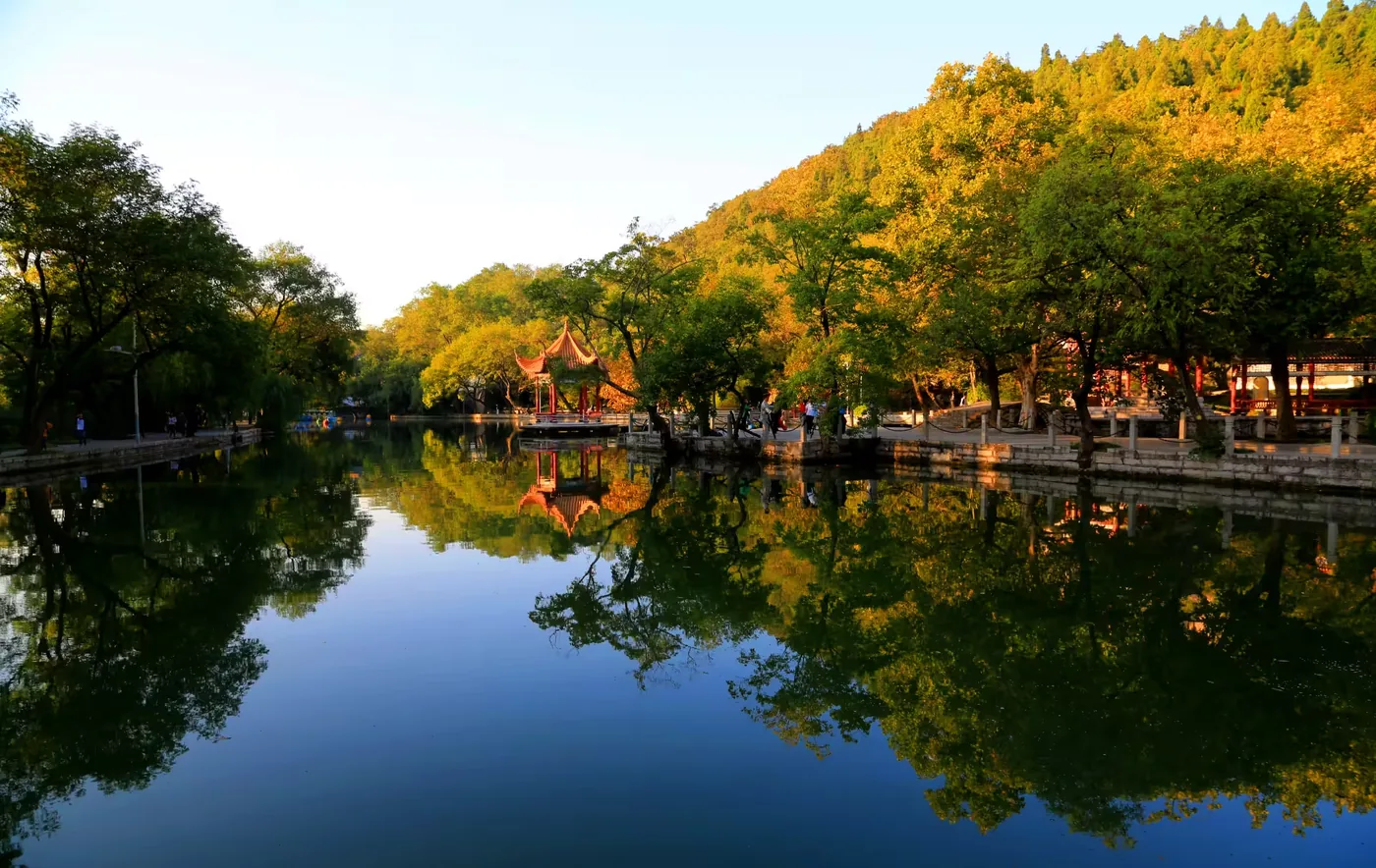 龙泉公园实景图片